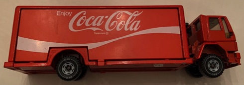 10316-1 € 20,00 coca cola vrachtwagen geheel ijzer zijkanen kunnen opengeklapt worden ca 20 cm.jpeg